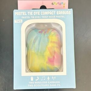 Pastel Tie Dye Earbuds with Case. NWT